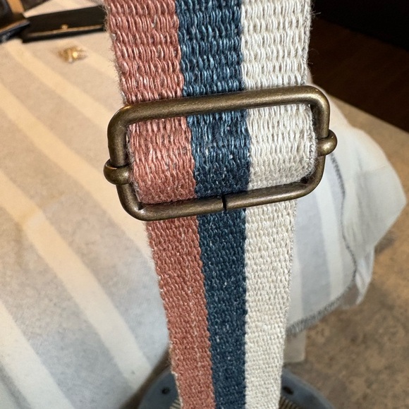 NEW!! Sarah Baeumler Denim-Look Crossbody from the Quinn Collection - 100% Linen - Picture 7 of 12